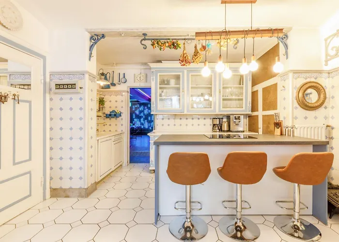 Soiree Near Alster With Garden And Party Apartament