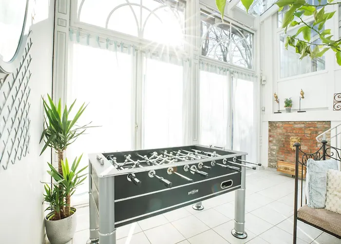 Soiree Near Alster With Garden And Party Apartament